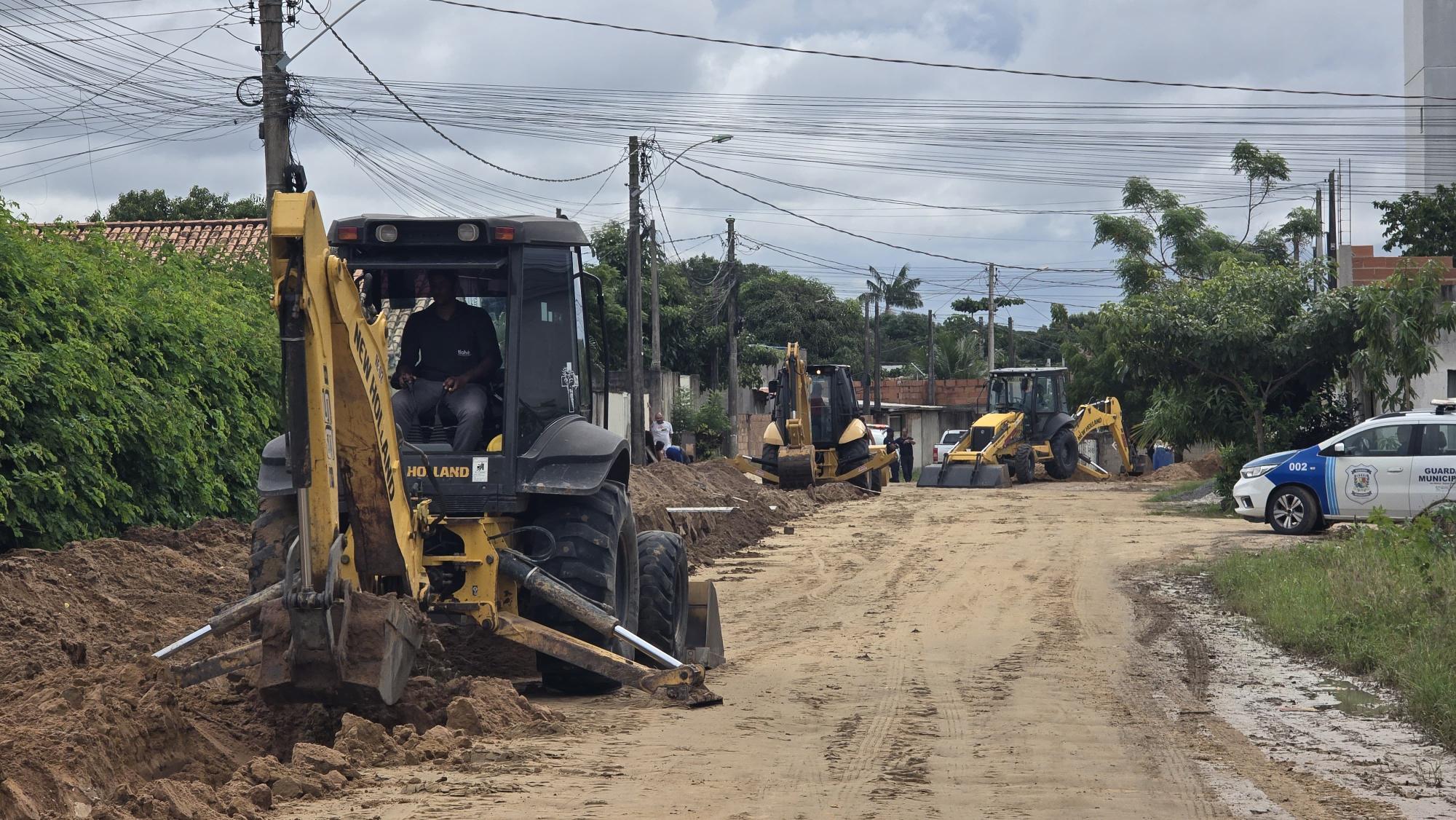 Obras emergenciais são iniciadas em Guriri, São Mateus, ES, para conter alagamentos