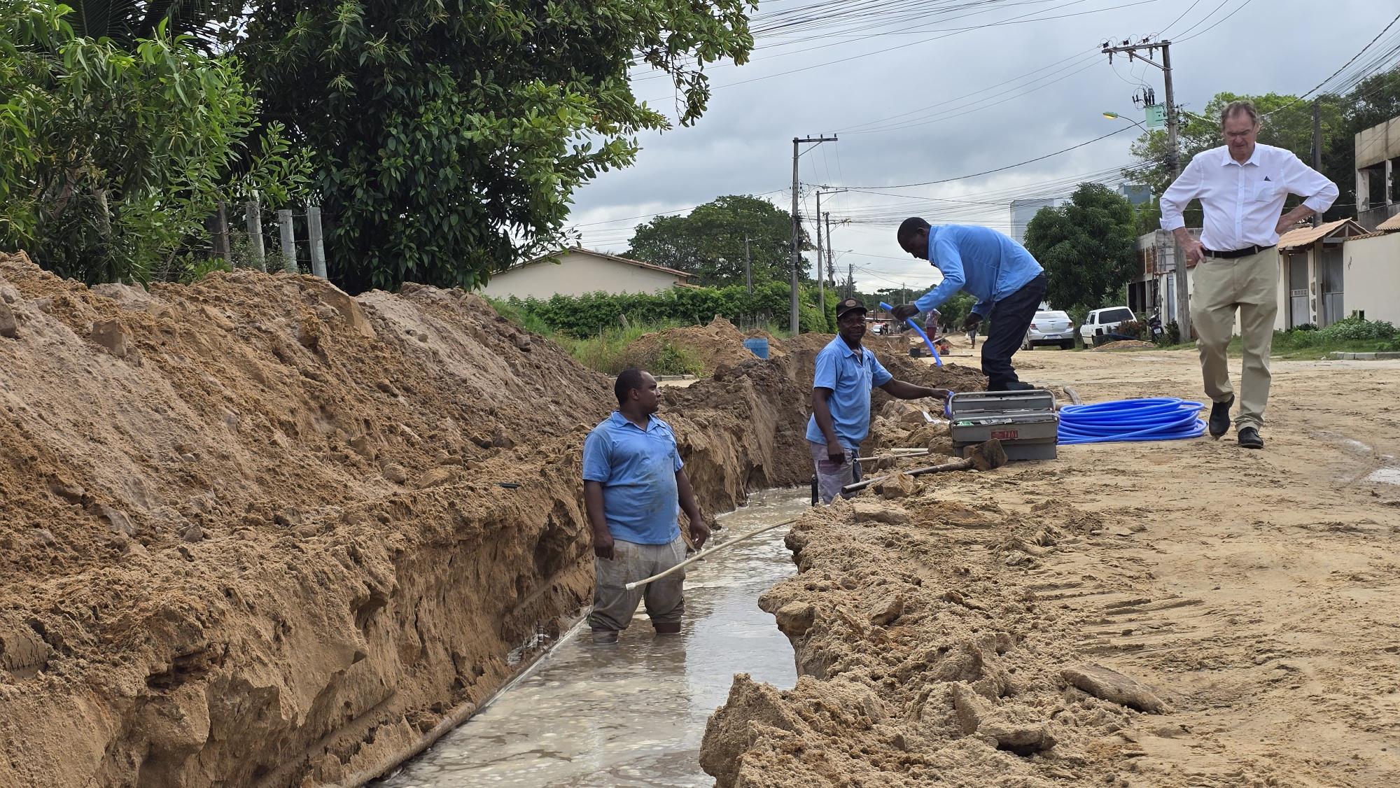 Obras emergenciais são iniciadas em Guriri, São Mateus, ES, para conter alagamentos