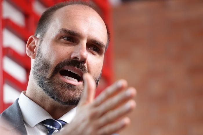Eduardo Bolsonaro se manifesta sobre críticas de Lula