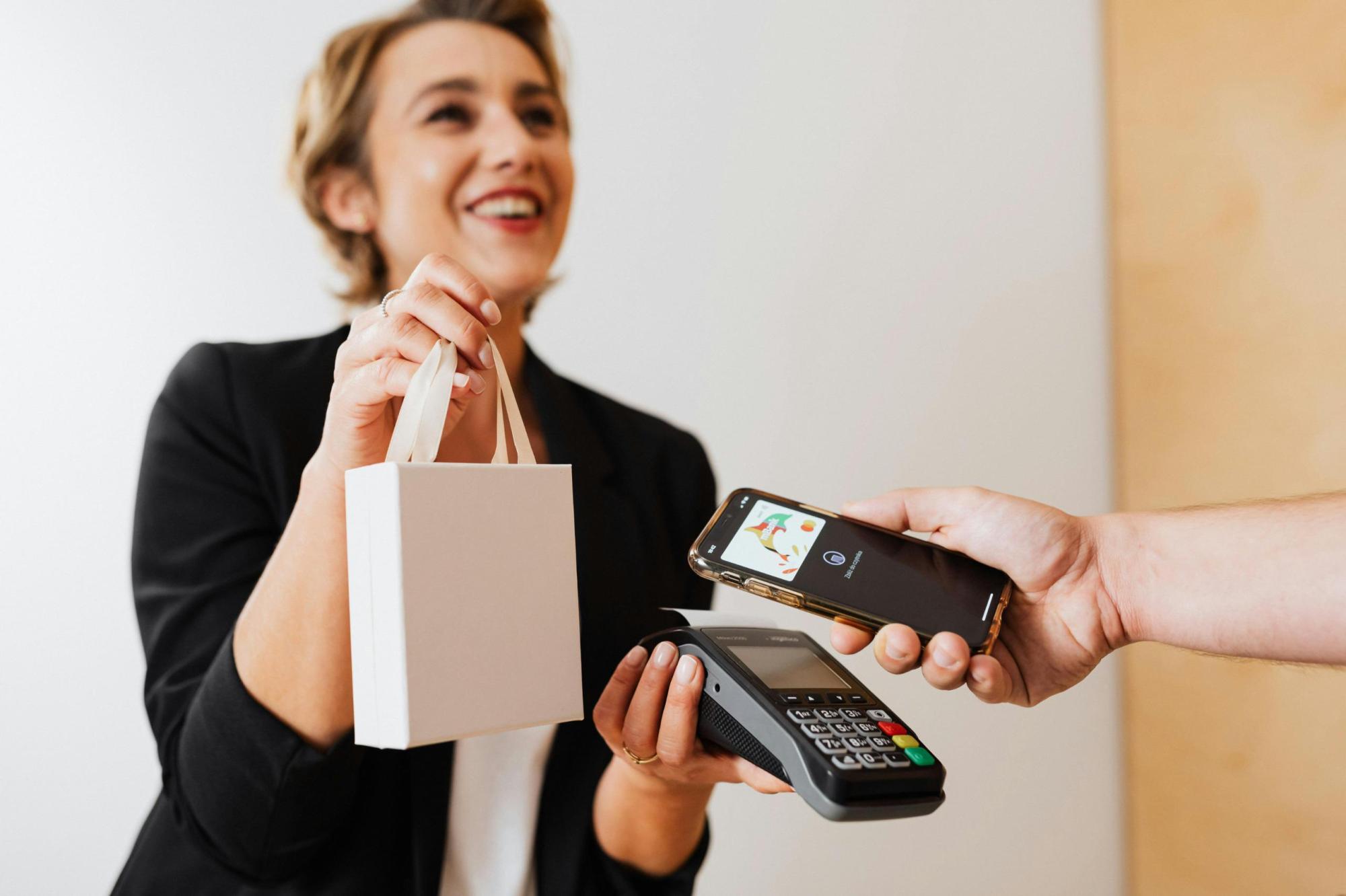 Intenção de consumo das famílias do ES fica acima das médias registradas no Sudeste e no Brasil