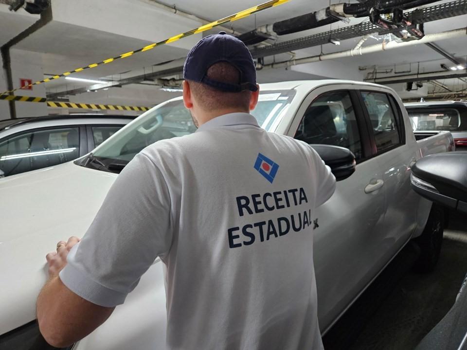Fiscalização flagra irregularidades e apreende veículos novos no valor de R$ 10 milhões, em Linhares, ES
