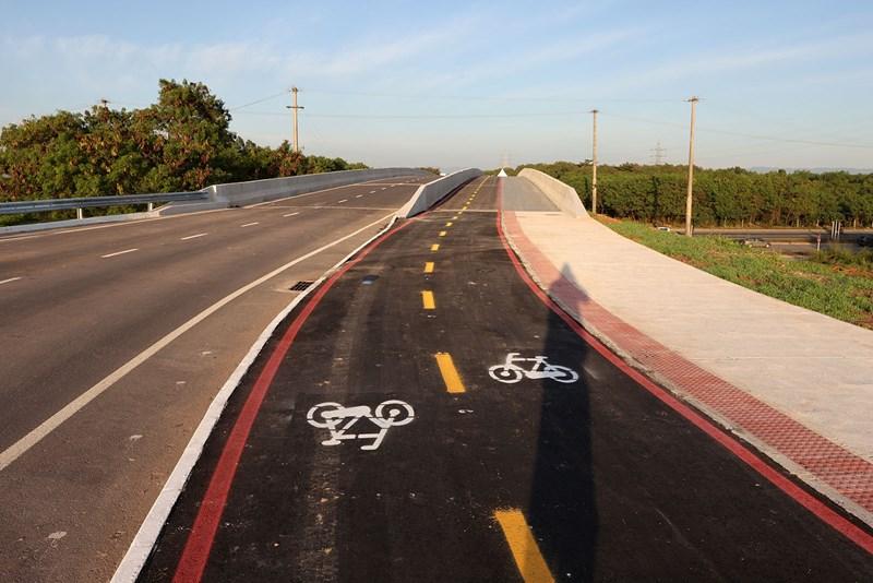 Casagrande entrega dois novos viadutos em Vila Velha no ES