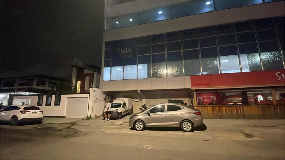 Empresário é executado a tiros no meio da rua em Vila Velha, ES