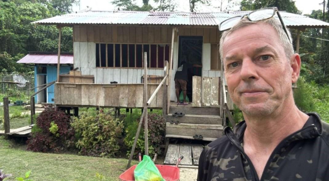 Após coceira, homem encontra sanguessuga no próprio olho em viagem