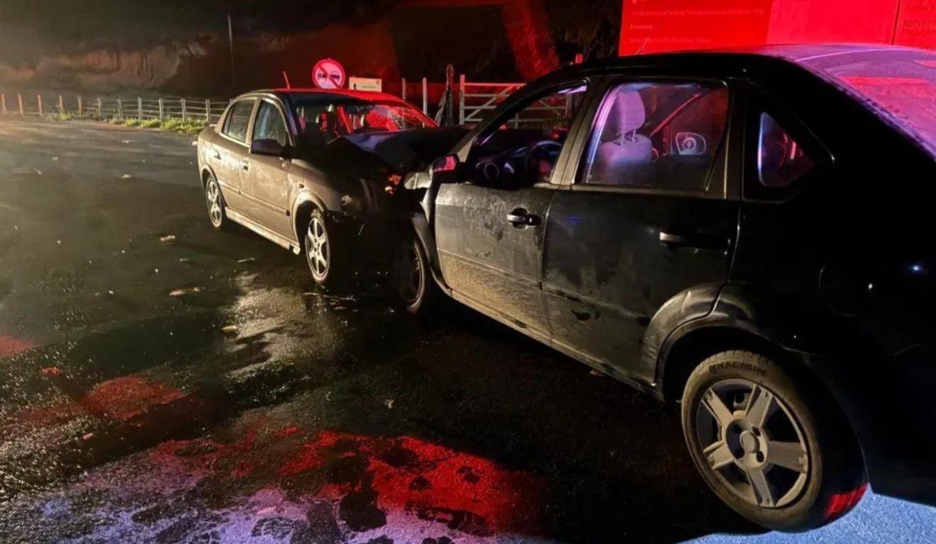 Grave acidente envolvendo dois carros e uma moto na ES-080 deixa 10 feridos em Colatina, no ES
