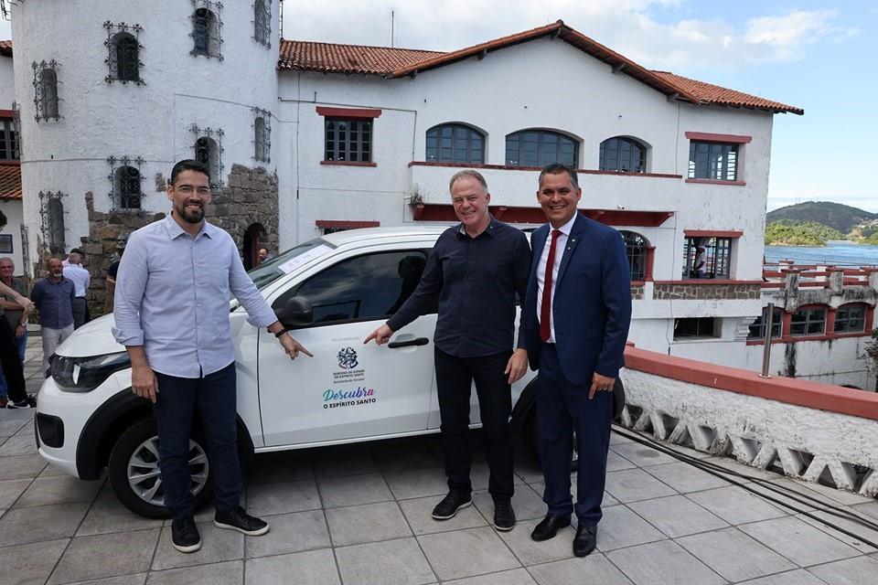 Governo do ES realiza a entrega de veículos para fortalecimento do turismo nos municípios capixabas