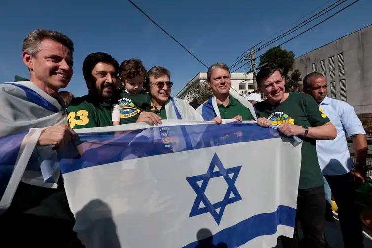 Marcha para Jesus mantém tom político com milhares de pessoas em SP