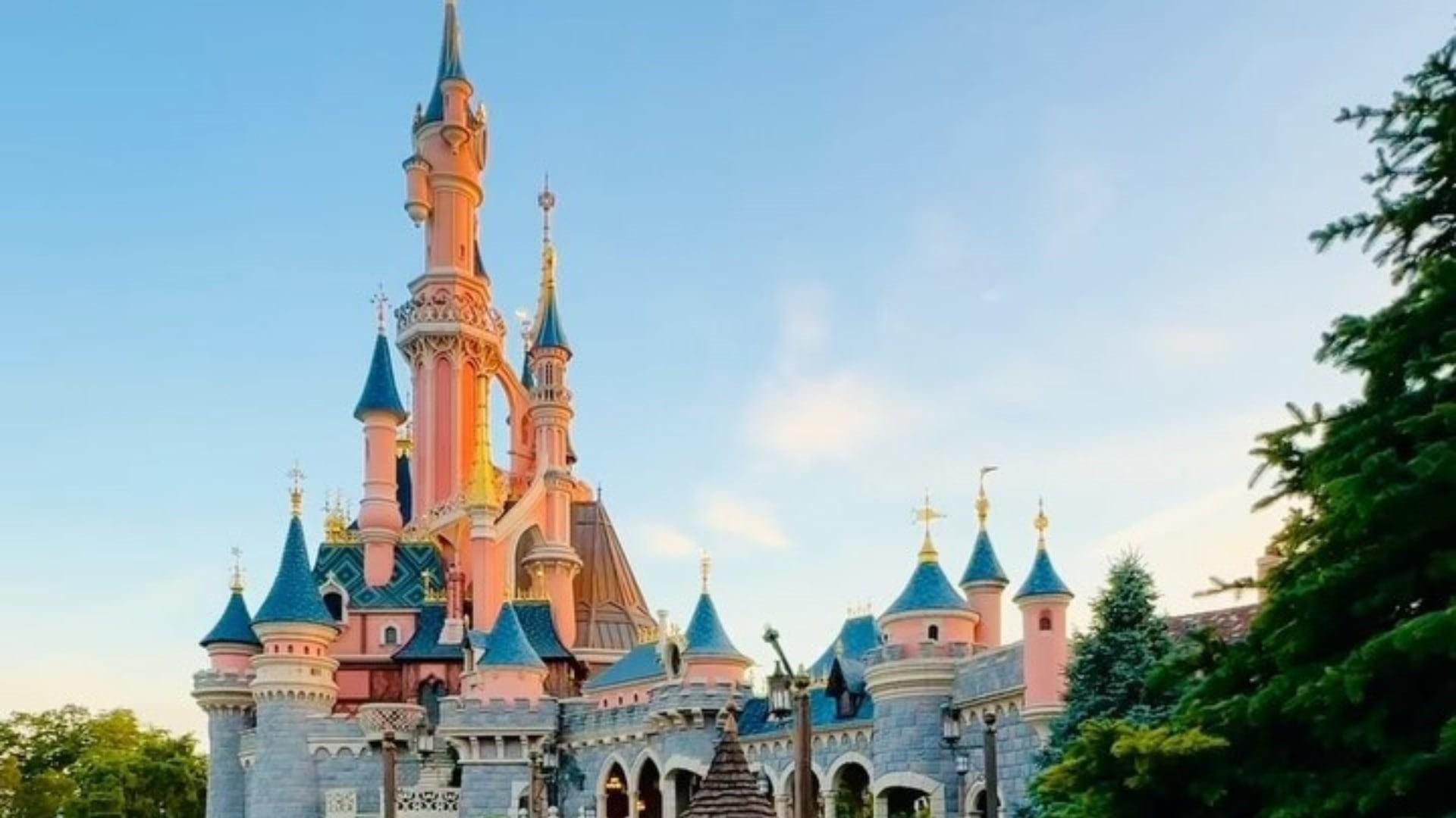 Homem tenta se casar com menina de 9 anos na Disneylândia Paris e é preso