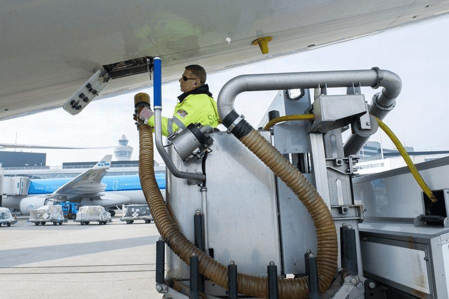 Para onde vão o xixi e cocô feitos por passageiros do avião?