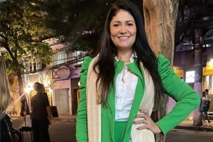 Engenheiro esfaqueia companheira até a morte e golpeia filha de 7 anos