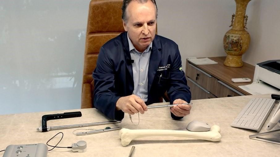Dispositivo inédito permite crescer até 8 cm com controle remoto