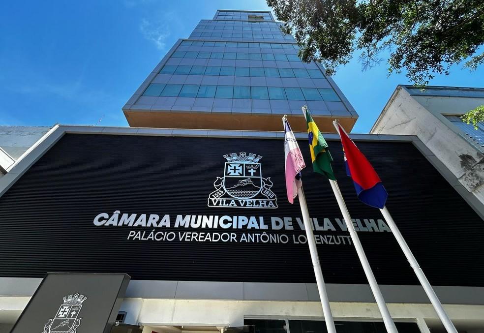 Câmara de Vila Velha, no ES, investiga reajuste de até 386% a servidores após notificação do MP