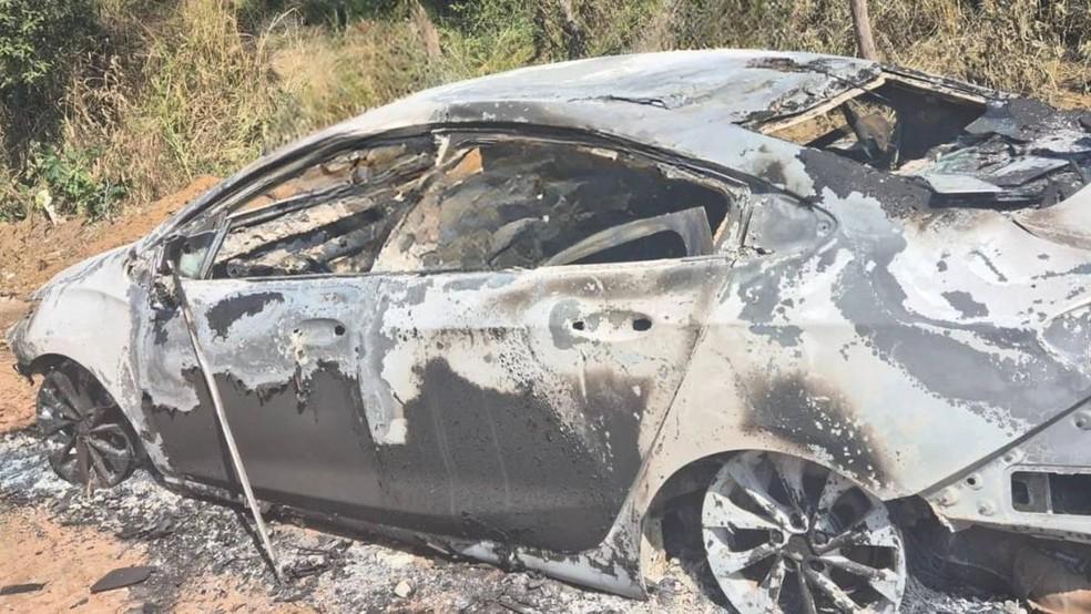 Ossada humana é encontrada em carro carbonizado, no ES