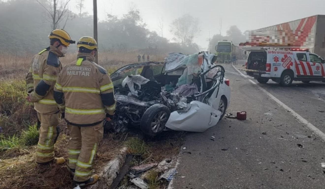 Grave acidente entre carro e caminhão na BR-262 deixa quatro mortos no ES