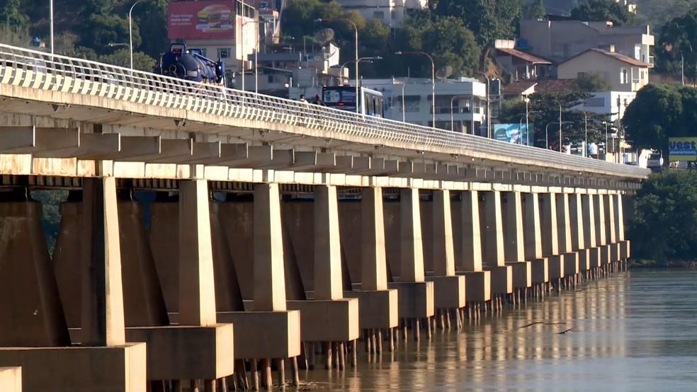 Ferrugem e pilares quebrados em ponte de Colatina, ES; vistoria avalia se desgaste oferece risco à estrutura