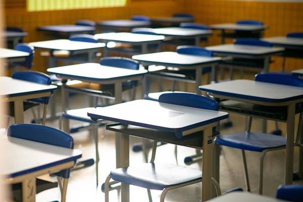 Greve sindicalista desrespeita decisão judicial e prejudica milhares de alunos em São Mateus, ES
