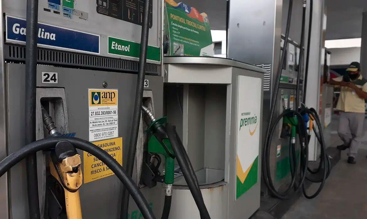 AGU pede investigação por possível cartel no preço dos combustíveis no país