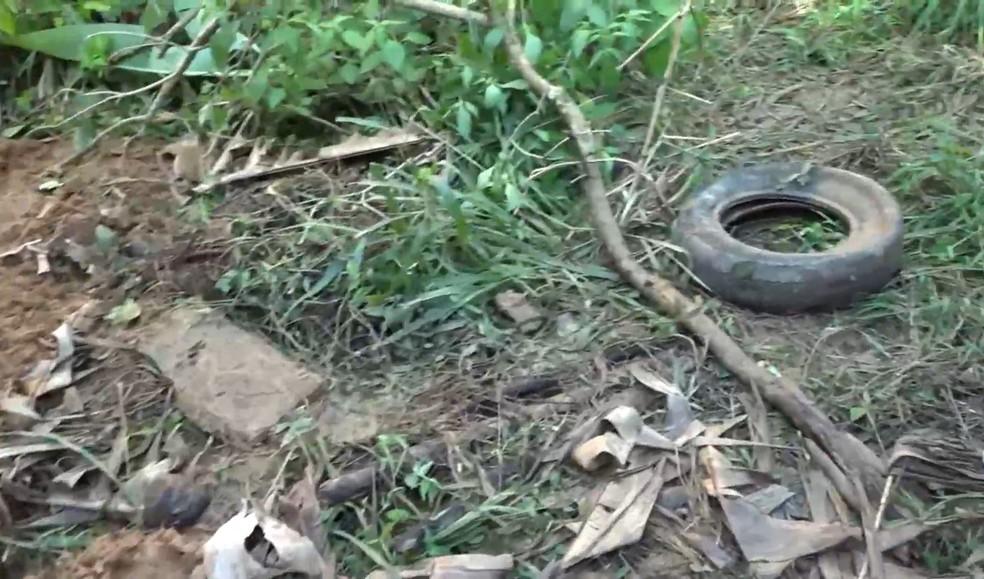 Tia mata sobrinha a facadas e enterra corpo, sem a cabeça, em quintal da família, no ES