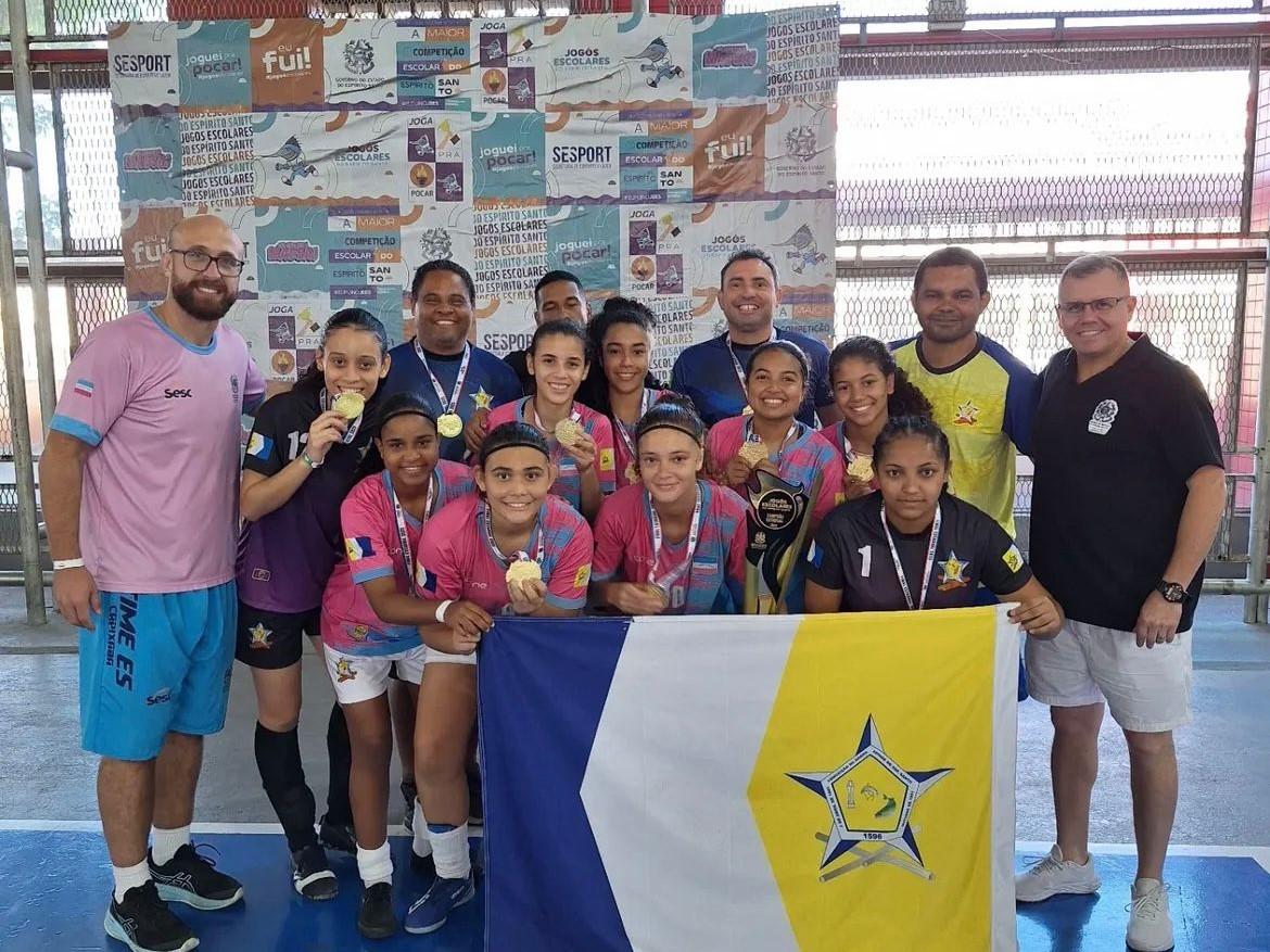 JUVENTUDE CAMPEÃ: Alunas de Conceição da Barra, no ES, conquistam título no futsal escolar e recebem reconhecimento oficial