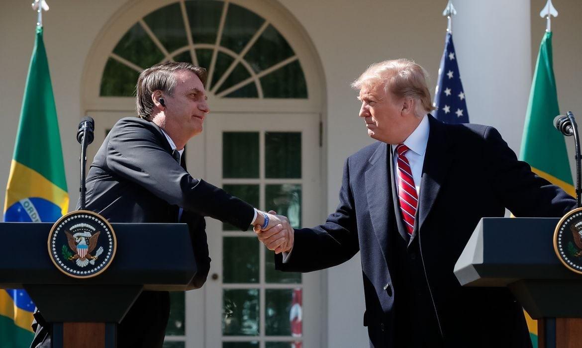 Tarifa de 50% imposta por Trump isola aliados de Bolsonaro no Congresso