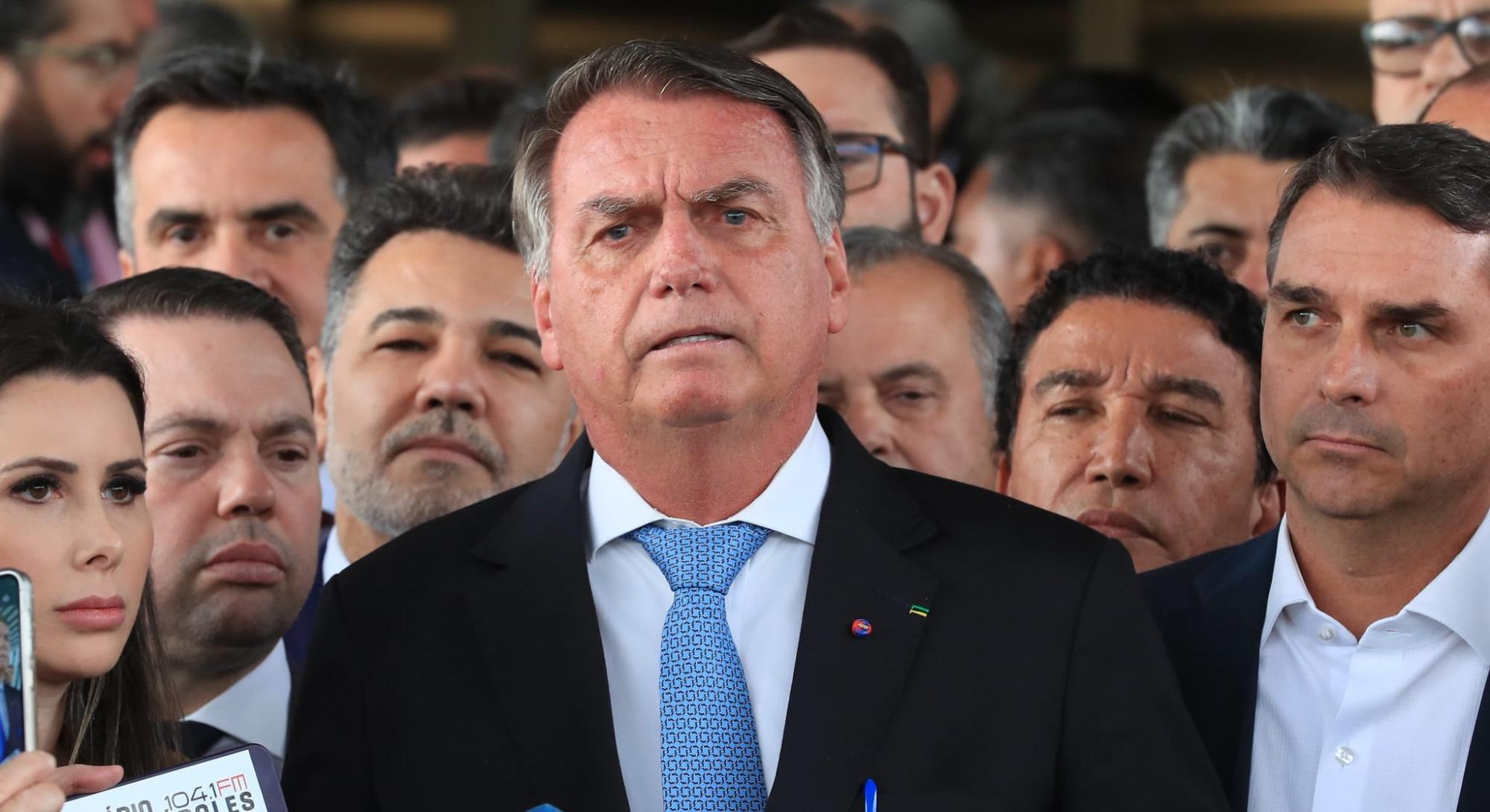 Bolsonaro faz post antes de parecer da PGR que pode condená-lo: ‘Querem me destruir’