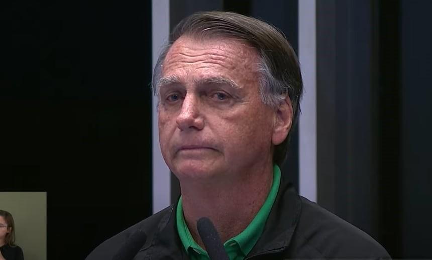 Após PGR pedir condenação, Bolsonaro chora e pede ‘orações’