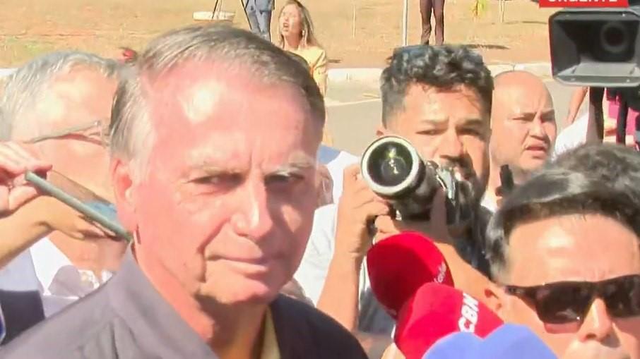 “Suprema humilhação”, diz Bolsonaro sobre ação da PF