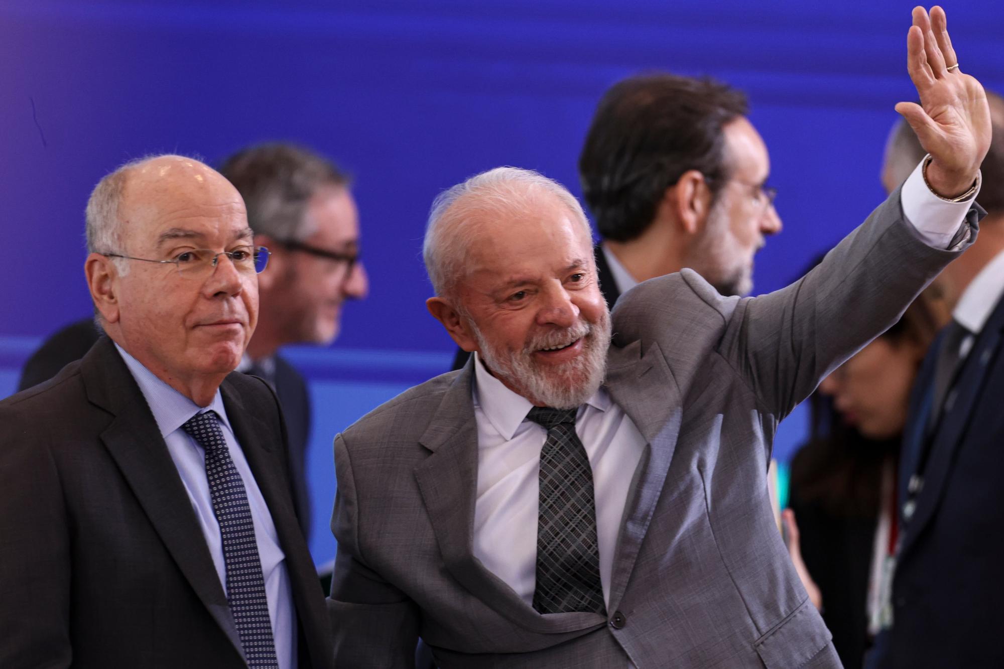 Lula tem reunião com chanceler após EUA cancelarem vistos de ministros do STF
