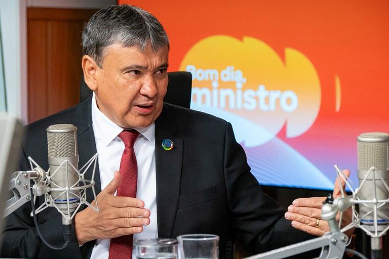 Emprego, empreendedorismo e qualificação permitem saída do Bolsa Família, diz o ministro Wellington Dias