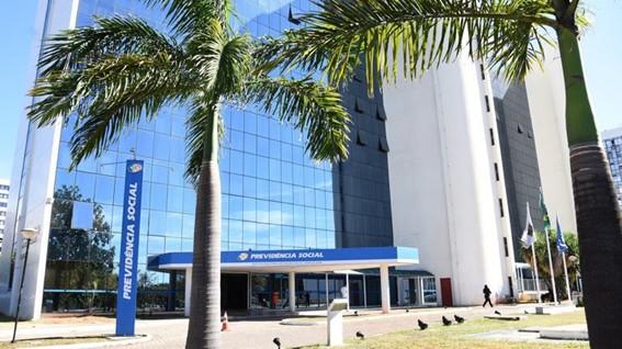 Mais de 1,2 milhão de aposentados e pensionistas do INSS recebem até quinta-feira (31)