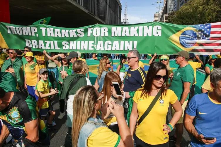 Ato em São Paulo pede anistia a Bolsonaro e exalta Trump