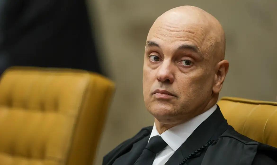Moraes decreta prisão domiciliar de Bolsonaro por uso de redes sociais