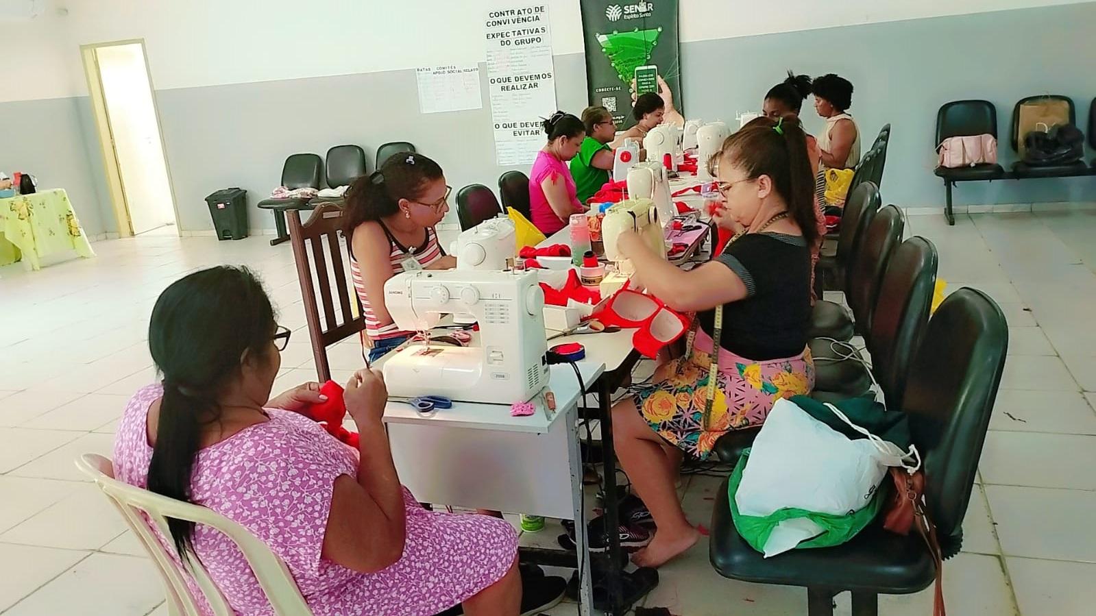 Mulheres do campo participam de curso de corte e costura em Conceição da Barra, no ES