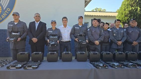 Governo do Espírito Santo entrega mais de 2 mil novas pistolas Glock à PMES
