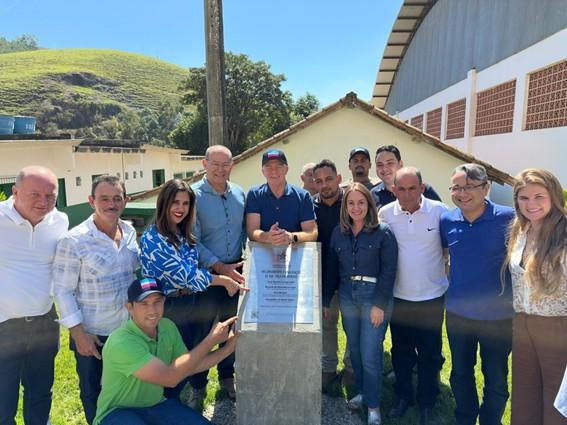 Casagrande entrega recapeamento de estrada rural em Alto Rio Novo e visita obras da ES-320 em Mantenópolis, no ES