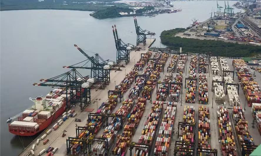 Com tarifaço, desafio de exportadores é encontrar novos mercados
