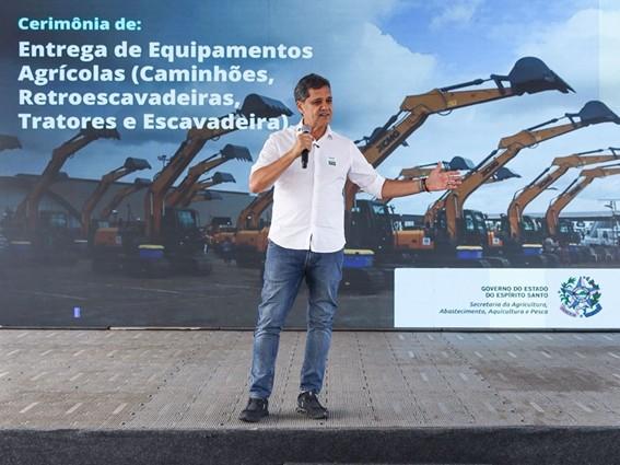 Vice-governador, Ricardo Ferraço, entrega 52 máquinas e equipamentos para fortalecer a agricultura e melhorar estradas rurais no ES
