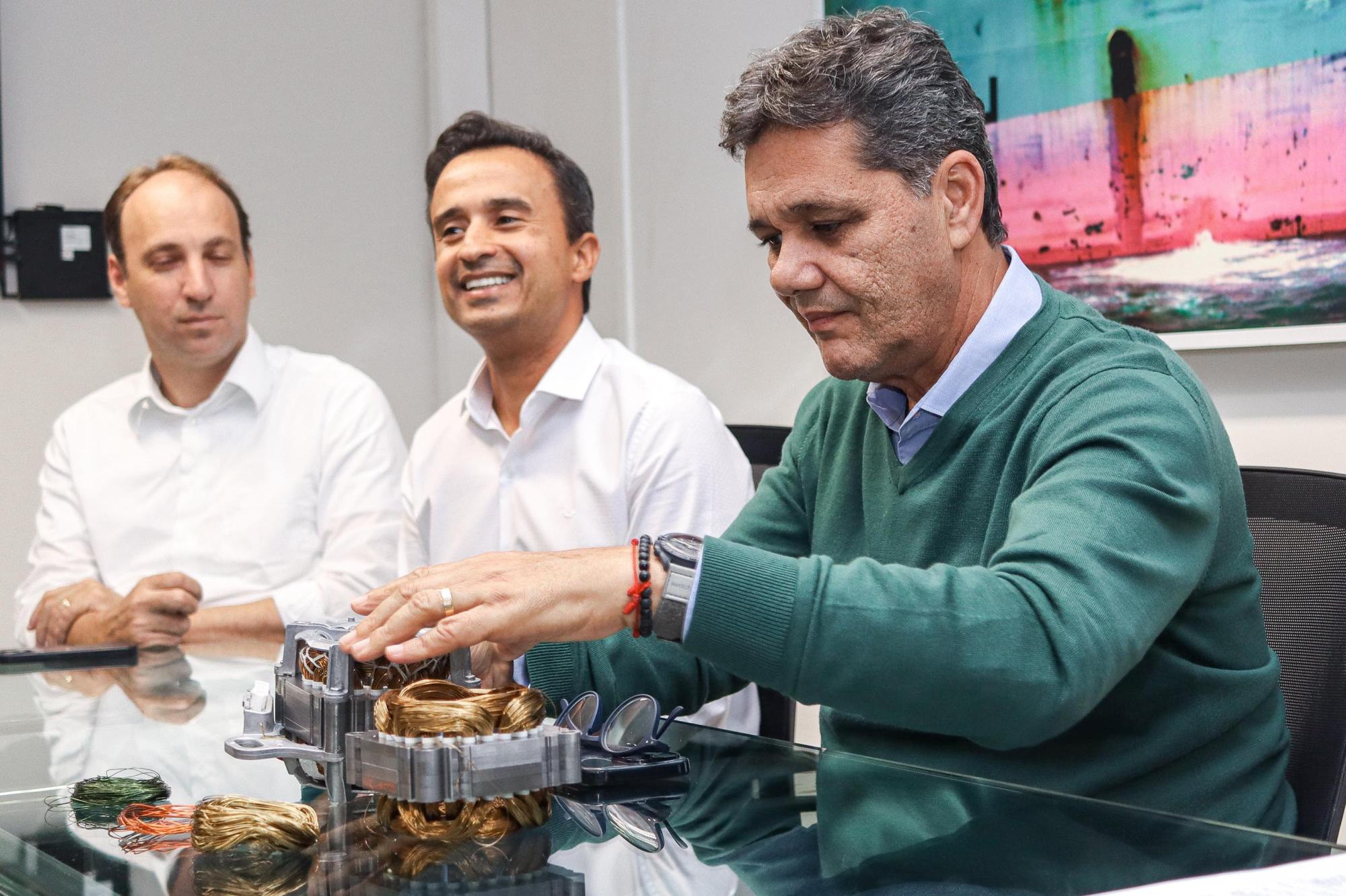 Governo do Estado, Prefeitura de Linhares e diretores apresentam nova fábrica da WEG no Espírito Santo