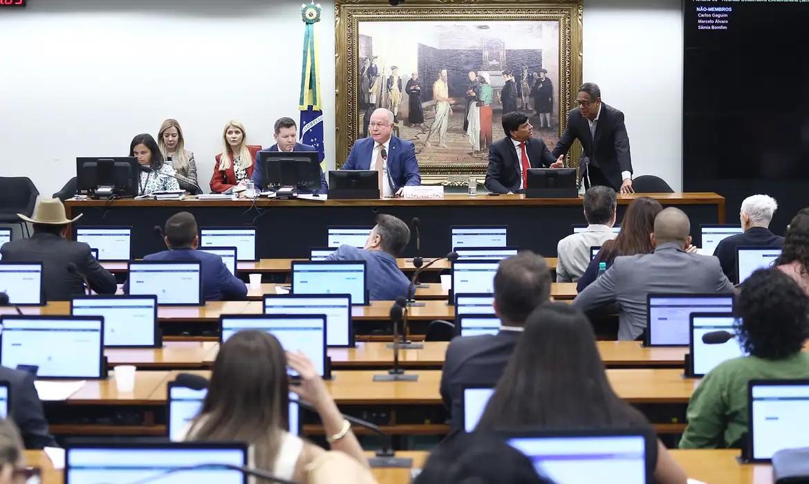 CJ aprova aumento de pena para aliciamento de crianças na internet