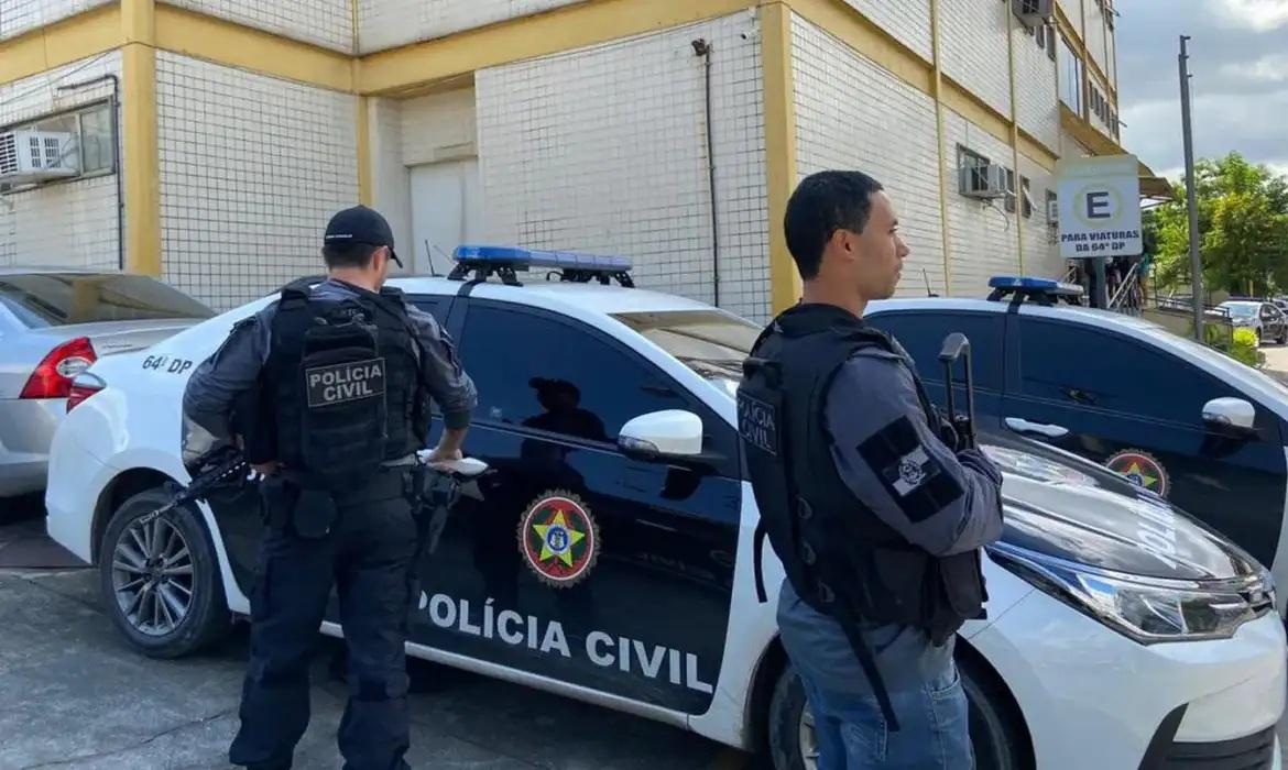 Ação policial contra facção criminosa resulta em seis mortos e 12 suspeitos presos no Rio
