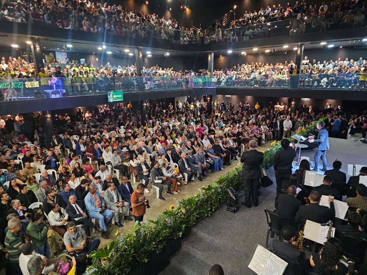 Mais de 3 mil pessoas participam do Culto pelo aniversário do deputado federal Messias Donato