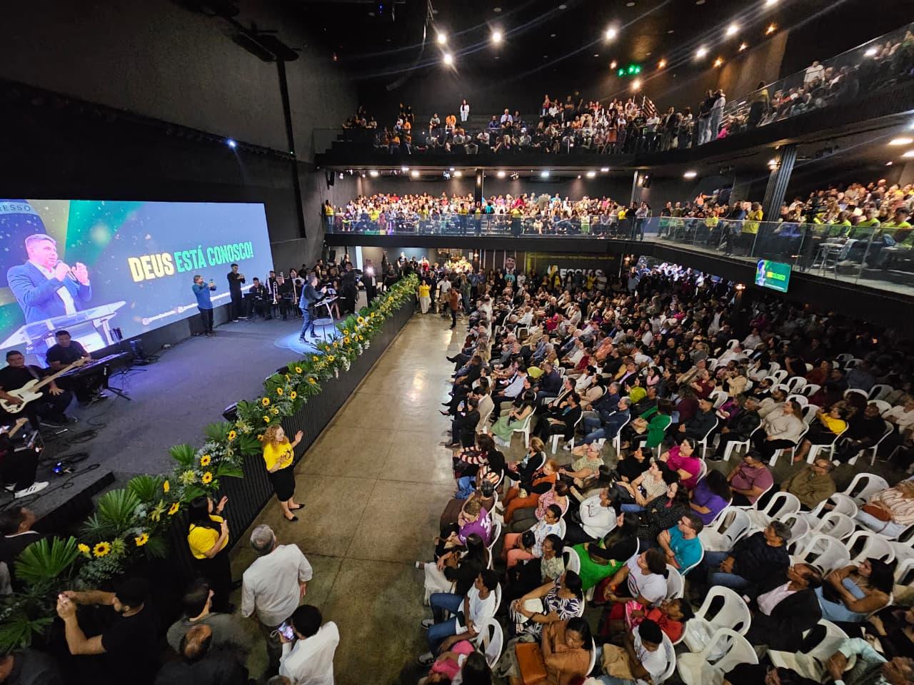 Mais de 3 mil pessoas participam do Culto pelo aniversário do deputado federal Messias Donato