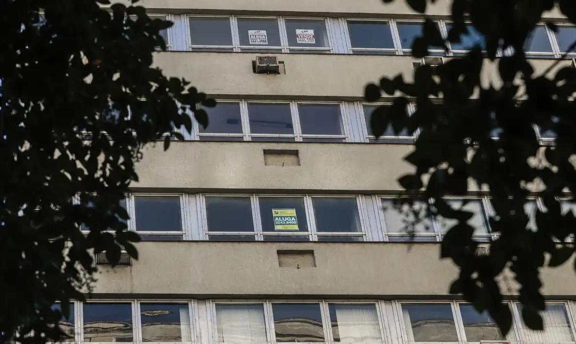 Parcela de famílias que pagam aluguel sobe 25% em 8 anos, mostra IBGE