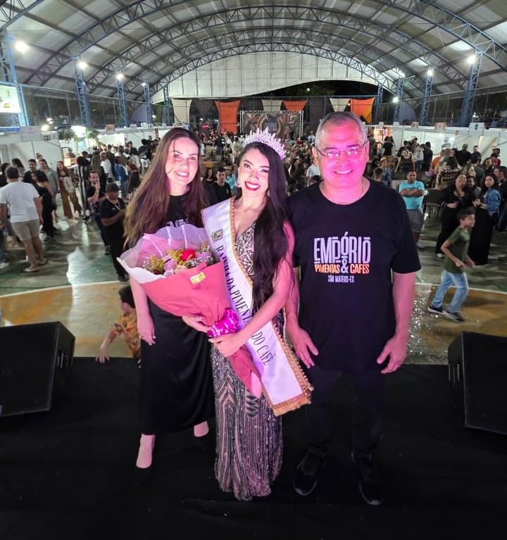 Prefeito Marcus Batista prestigia final da Rainha da Pimentas e Cafés em São Mateus; Thalyta Queiroz é coroada vencedora