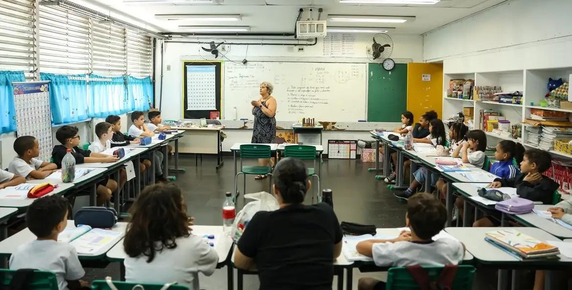 Carteira nacional do professor será entregue em outubro, anuncia MEC