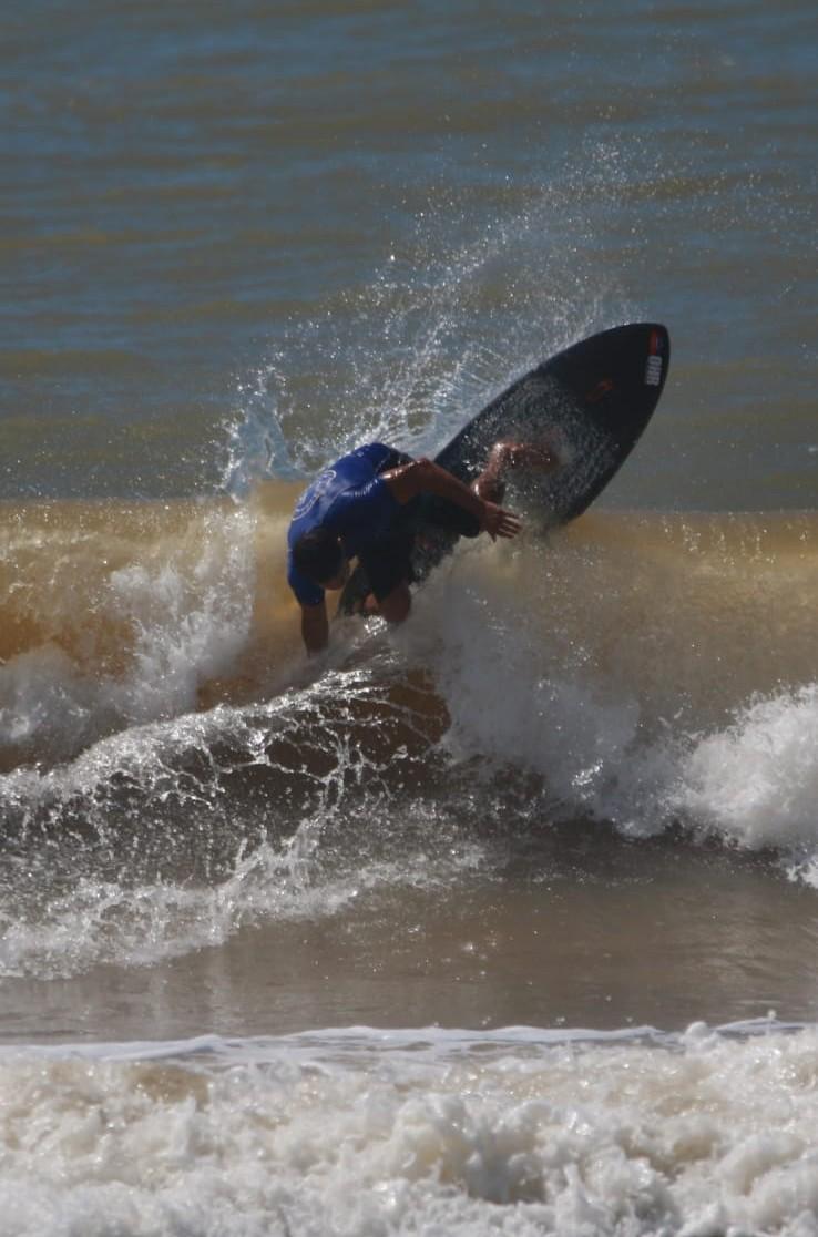 Ricieri Barbeito Vaccari conquista título estadual de surf na categoria Open Master e projeta novos desafios