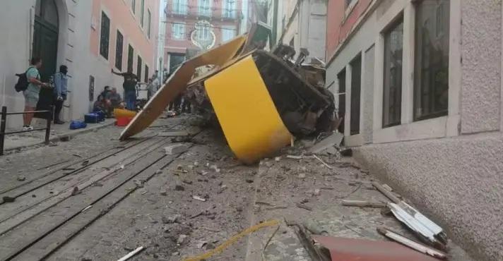 Acidente com bondinho em Lisboa deixa 15 mortos