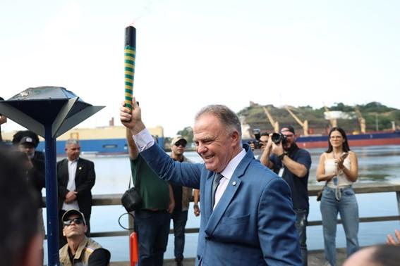 Desfile cívico-militar em Vitória, no ES, celebra o civismo e a Independência do Brasil