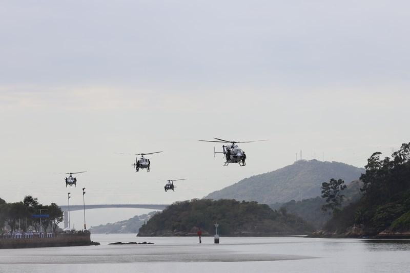 Desfile cívico-militar em Vitória, no ES, celebra o civismo e a Independência do Brasil