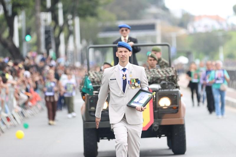 Desfile cívico-militar em Vitória, no ES, celebra o civismo e a Independência do Brasil